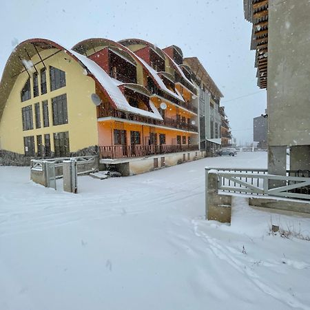 Apartment In Hotel Snow Plaza บาคูเรียนี ภายนอก รูปภาพ